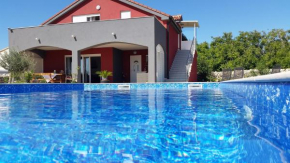  House with swimming pool Blue Diamond  Повльян